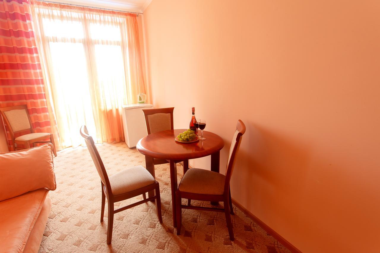 Hotel Pansionat Paradiz Polyana  Esterno foto
